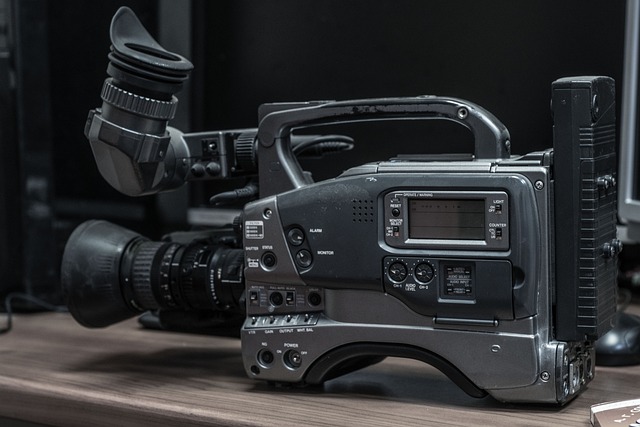 Sieć kontaktów w stylu retro: Czy kaseta VHS może nauczyć nas czegoś o networkingu w XXI wieku?