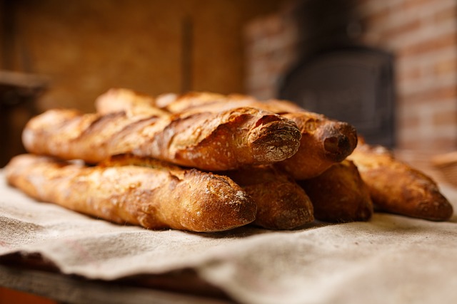Zapomniany Smak Dzieciństwa: Sekrety pieczenia ciasta drożdżowego na blasze z babcinego przepisu